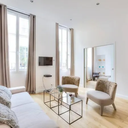 Apartment Designer Flats Louvre / Marais